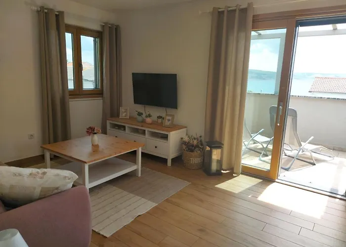 Ruza Starigrad Paklenica