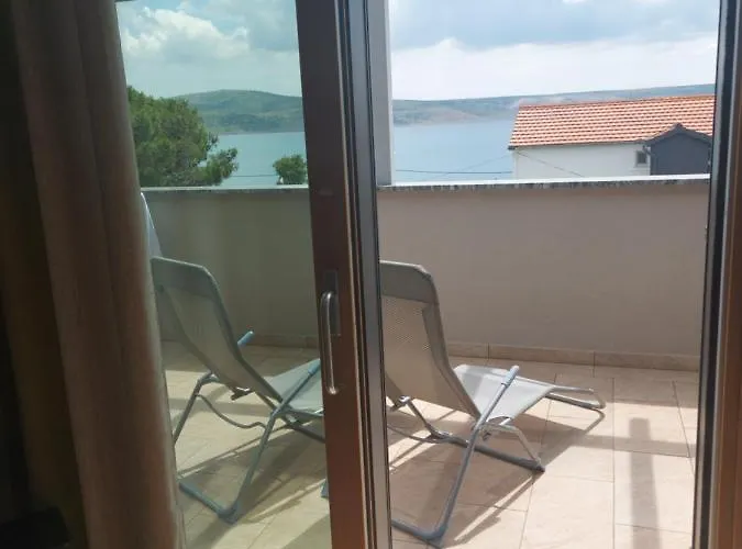 Ruza Starigrad Paklenica