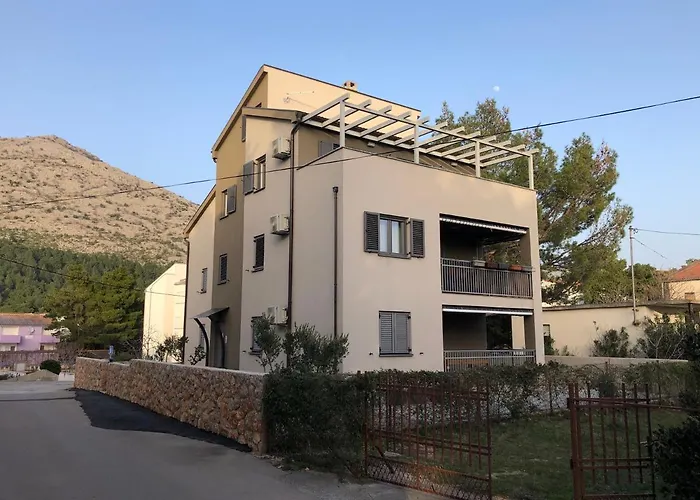 Ruza * Starigrad Paklenica