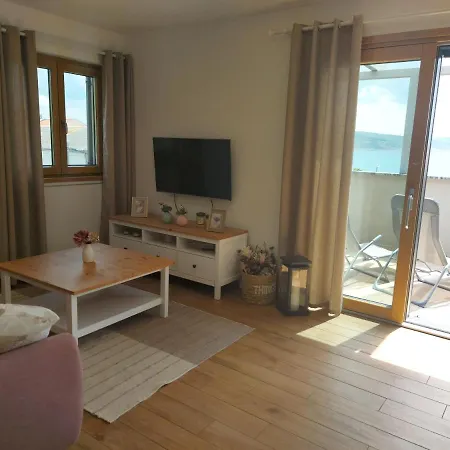 Ruza Starigrad Paklenica