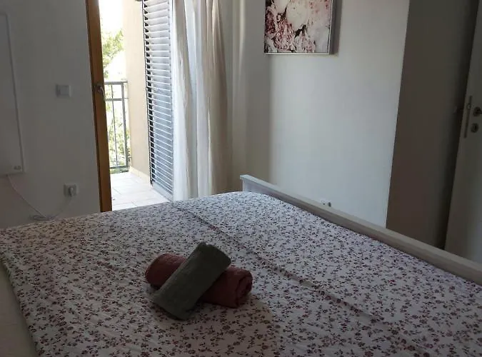 Ruza Starigrad Paklenica